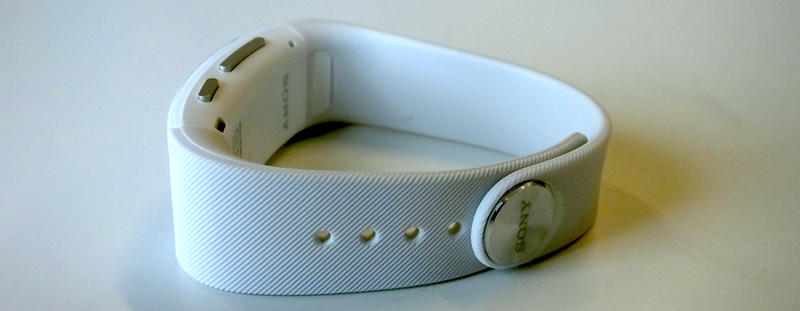 Illustration for article titled Sony SmartBand Is an E-Ink Wristable That Works With a Snap